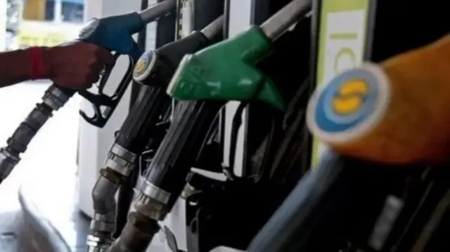 اوگرا کی پنجاب بھر میں پیٹرول، ڈیزل کے ذخیرہ اندوزوں کے خلاف کارروائی