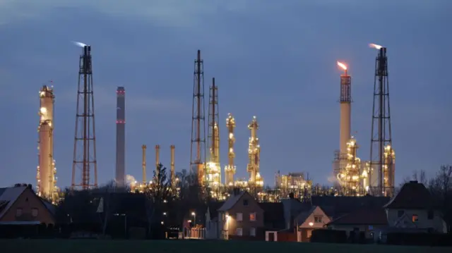 Нефтеперерабатывающий завод в Германии