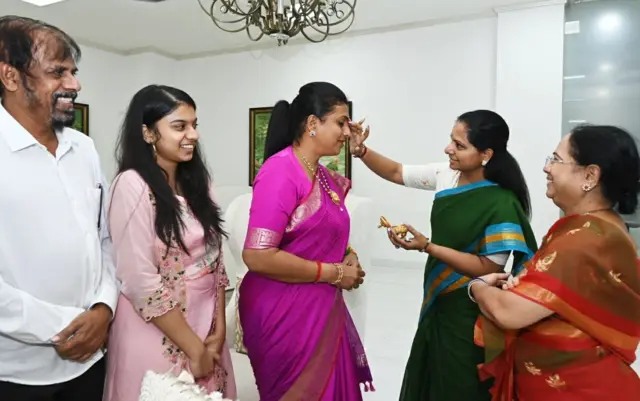 కల్వకుంట్ల కవితను కలిసిన ఆర్.కె.రోజా