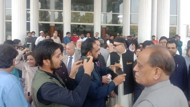 پارلیمنٹ، لاجز، اپوزیشن