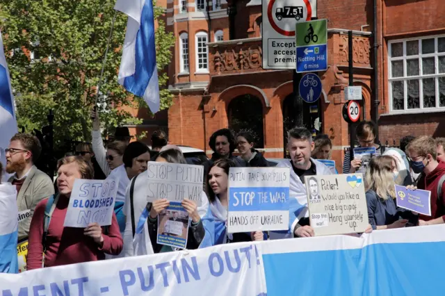 митинг у посольства России в Лондоне 30.04.22