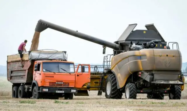 Grain harvesting in Zaporizhzhia region last summer