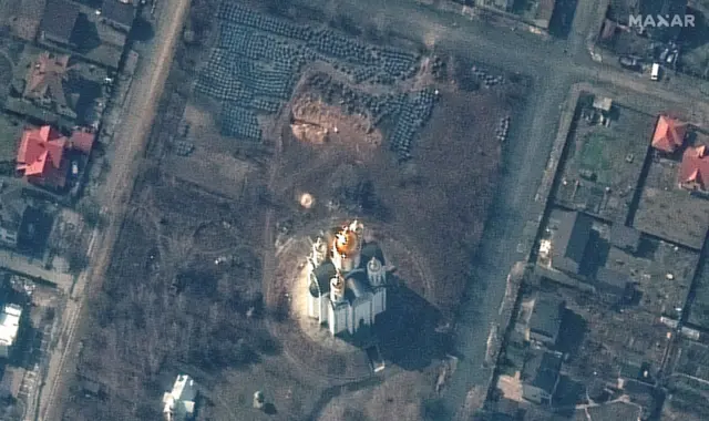Maxar uydu şirketi'nin Buça'da kilise bahçesinin fotoğrafı