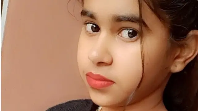 छात्रा अनुष्का
