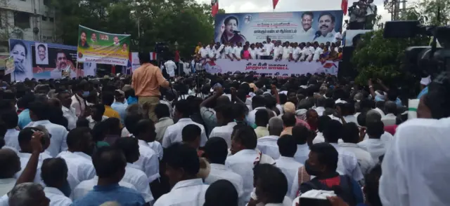 திருச்சியில் அதிமுக ஆர்ப்பாட்டம்