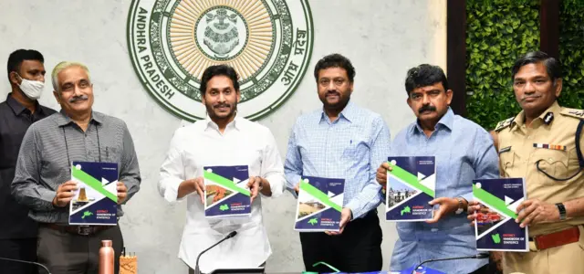 కొత్త జిల్లాలను ప్రకటిస్తున్న ఆంధ్రప్రదేశ్ ముఖ్యమంత్రి వైఎస్ జగన్