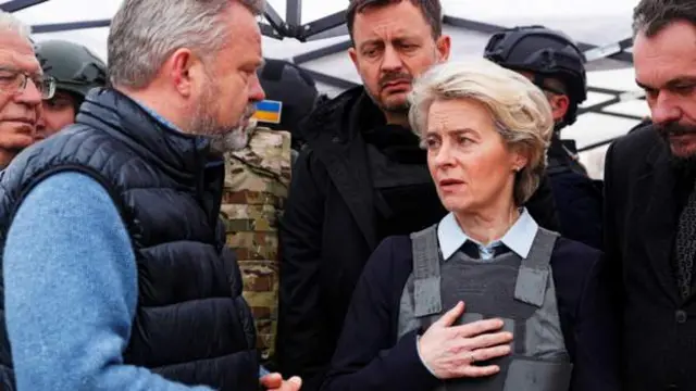 Ursula von Leyen akizungumza na meya Anatoliy Fedoruk