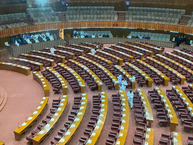 قومی اسمبلی کا اجلاس کچھ دیر میں، اپوزیشن رہنماؤں کی آمد کا سلسلہ جاری