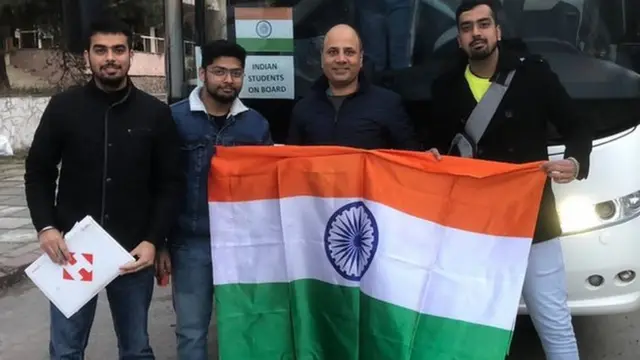 अमरीक सिंह ढिल्लों (दाएं से दूसरे) यूक्रेन के एक बड़े भारतीय कॉन्ट्रैक्टर हैं