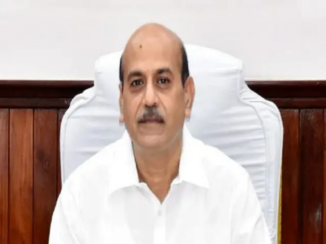 रेलवे बोर्ड के चेयरमैन और सीईओ वीके त्रिपाठी