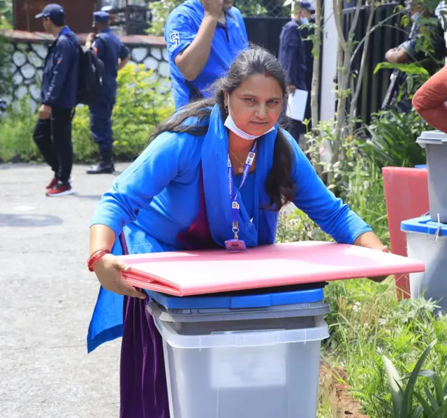 निर्वाचन सामग्री