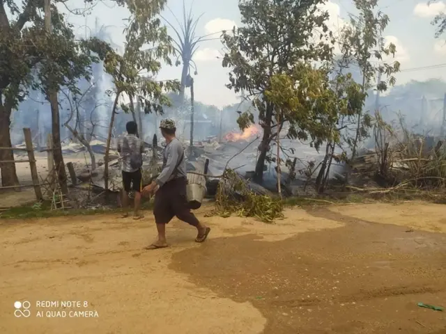 ပြီးခဲ့တဲ့ရက်ပိုင်းတုန်းကလည်း ‌ရေဦးနယ်ထဲက နှောကုန်းရွာမှာ နေအိမ် ၆ လုံး မီးရှို့ခံခဲ့ရပါတယ်။