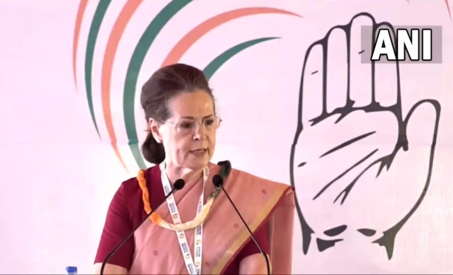 कांग्रेस अध्यक्ष सोनिया गांधी