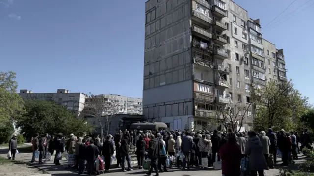Очередь за водой в Мариуполе, 10 мая 2022 года