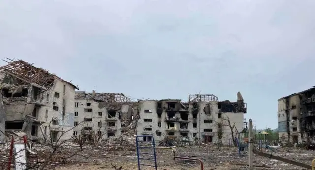 разрушенный дом в Луганской области
