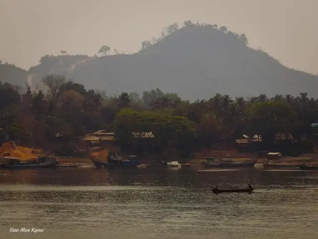 ပန်းမြောင်းကို လေးမြို့မြစ်အတွင်းကနေမြင်ရပုံ ( ပုံဟောင်း)