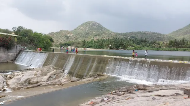 புல்லூர் தடுப்பணை