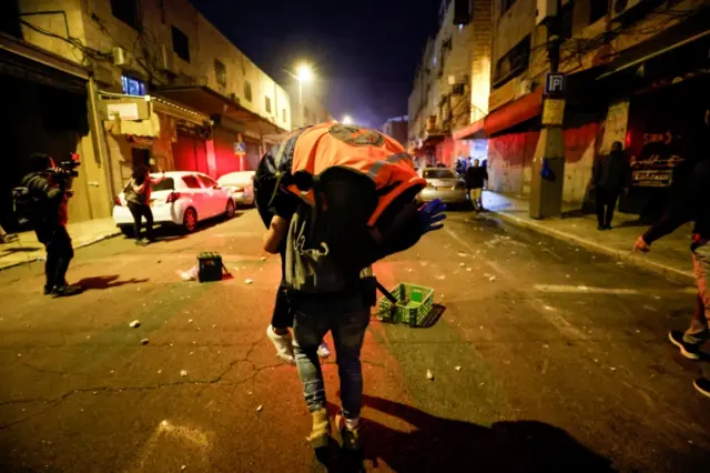 إصابات بالعشرات بين الفلسطينين خلال تشييع جنازة ضحية اشتباكات الأقصى "وليد الشريف"