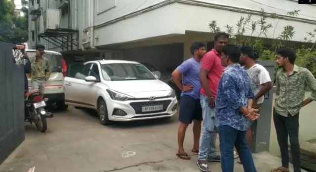 వైఎస్సార్ కాంగ్రెస్ పార్టీ ఎమ్మెల్సీ అనంత ఉదయ భాస్కర్ కారు
