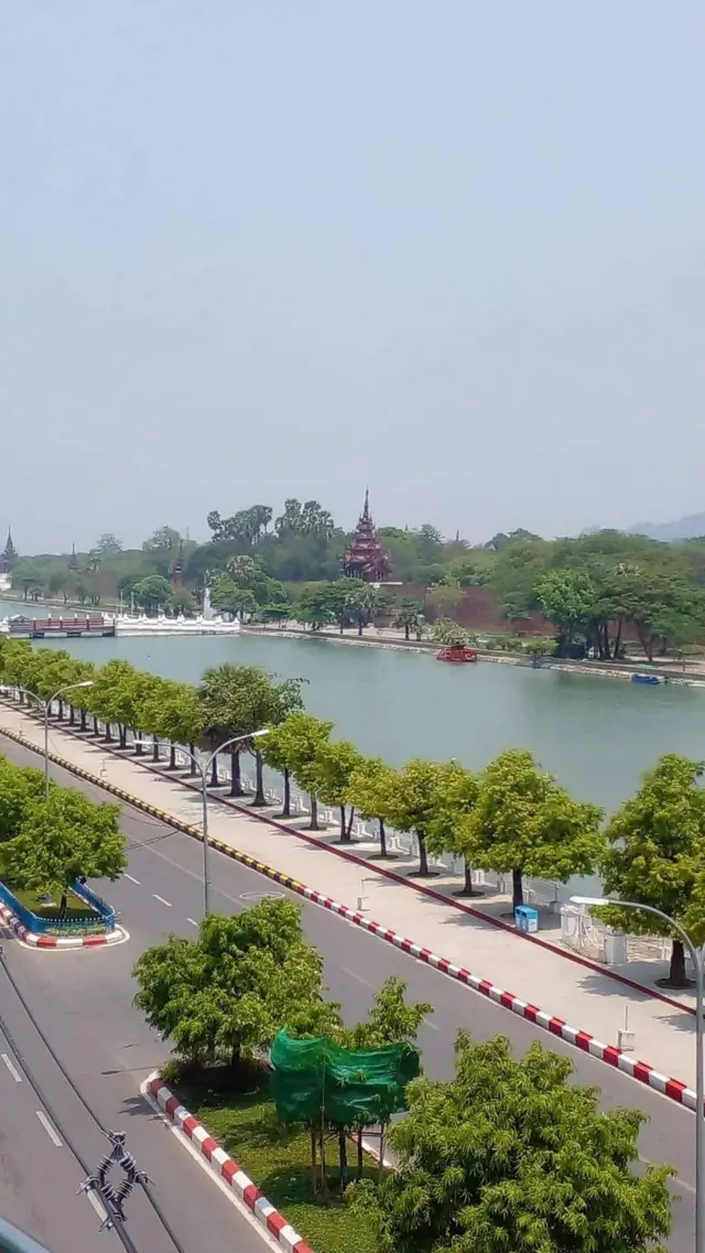 ထက်အိ HE