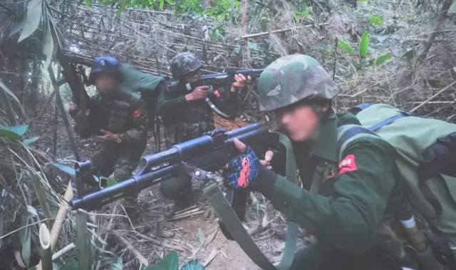 ဖားကန့်နယ် ဂျန်ဂါးရွာနား စစ်ကောင်စီစခန်းကို ကေအိုင်အေနဲ့ PDFပူးပေါင်းအဖွဲ့တွေက ဝင်တိုက်