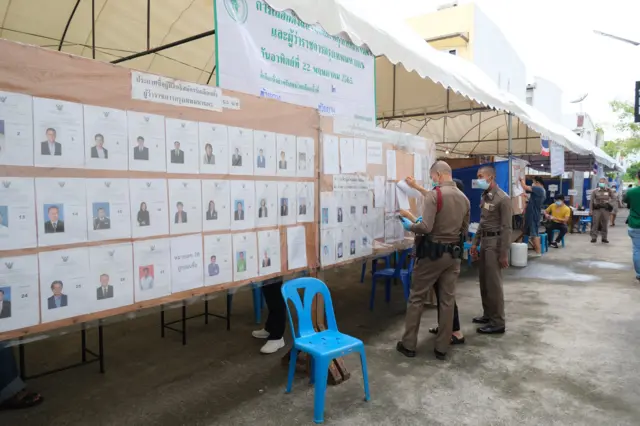 บรรยากาศเลือกเขตห้วยขวางคึกคัก-ชุ่มฉ่ำตั้งแต่ก่อนเวลาเปิดหีบ