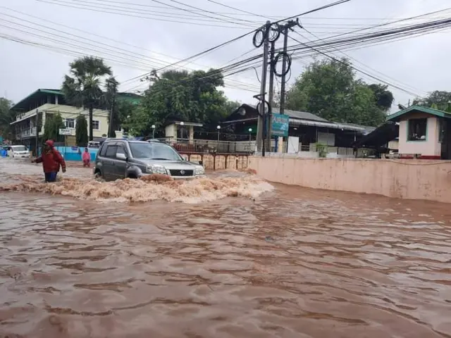 မြဝတီမြို့ မြေနိမ့်ပိုင်းရပ်ကွက်တွေမှာ ရေကြီးနေ
