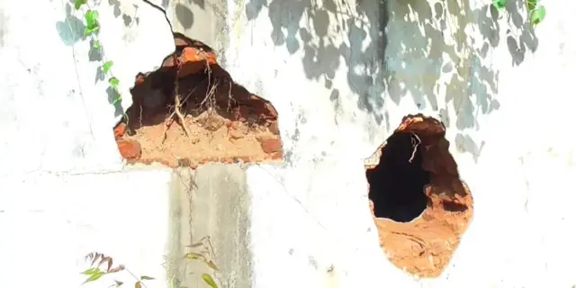 அடகு கடையின் சுவர்