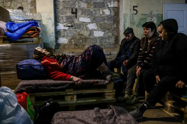 Жители Северодонецка в убежище