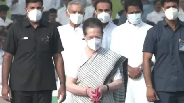 సోనియా నివాళి