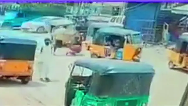 హైదరాబాద్: పట్టపగలు, నడిరోడ్డుపై మహిళపై హత్యాయత్నం