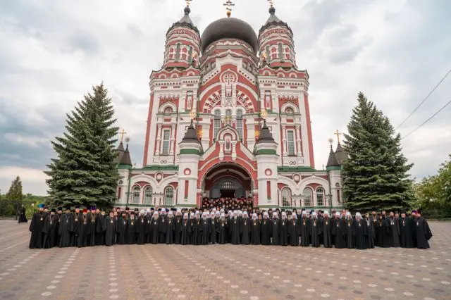 священники