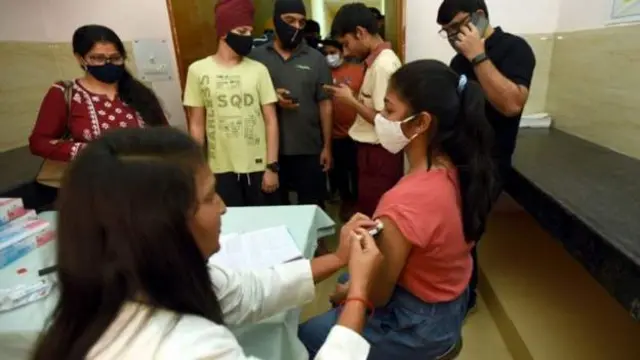 పిల్లలకు ఇచ్చే కోవోవేక్స్ ధర రూ. 900 నుంచి రూ. 225 కి తగ్గింపు