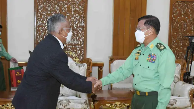 လက်ရှိပြည်တွင်းရေးမှာ ဘက်လိုက်မှာမဟုတ်ဘူးလို့ ဝပြည်နယ်ကိုယ်စားလှယ်တွေပြော