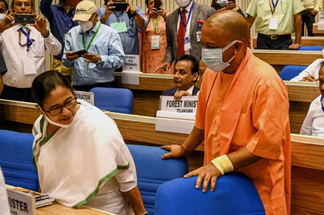 ममता बनर्जी और योगी आदित्यनाथ