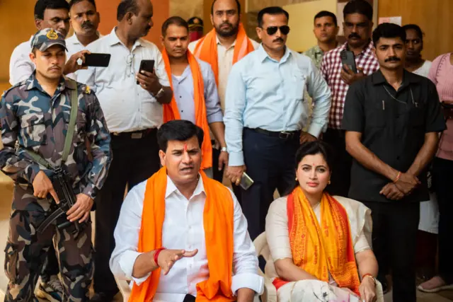 नवनीत राणा और उनके पति रवि राणा