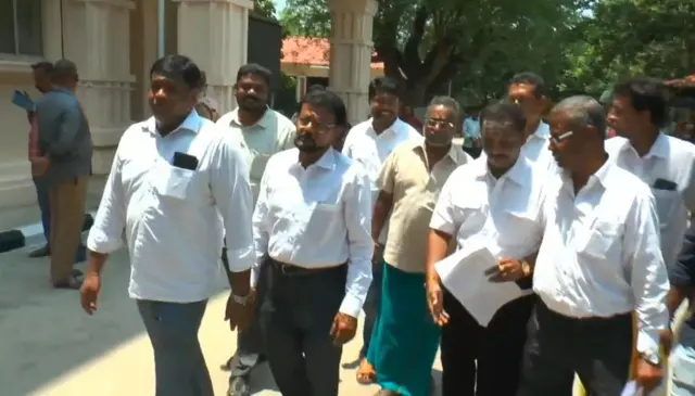 வழக்குரைஞர்கள் மனு