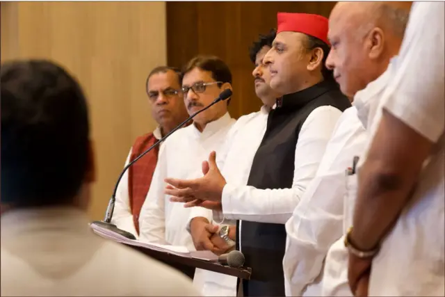 अखिलेश यादव