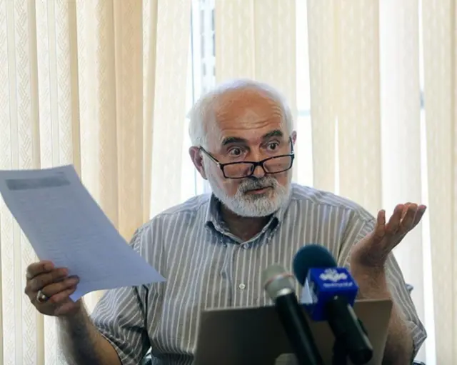 احمد توکلی می‌گوید طبق شرع اسلام و قانون اساسی دولت باید قبل از افزایش قیمت و آزاد کردن ارز به فکر یارانه می‌افتاد