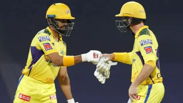 डेवोन कॉनवे और ऋतुराज गायकवाड़ ने पहले विकेट के लिए शतकीय साझेदारी निभाई