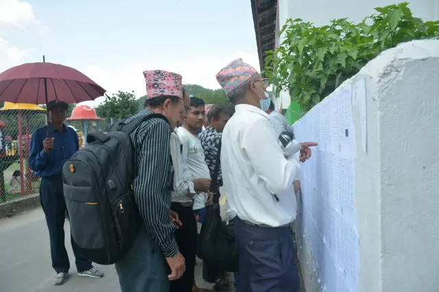 तनहुँमा नाम हेर्दै कर्मचारी
