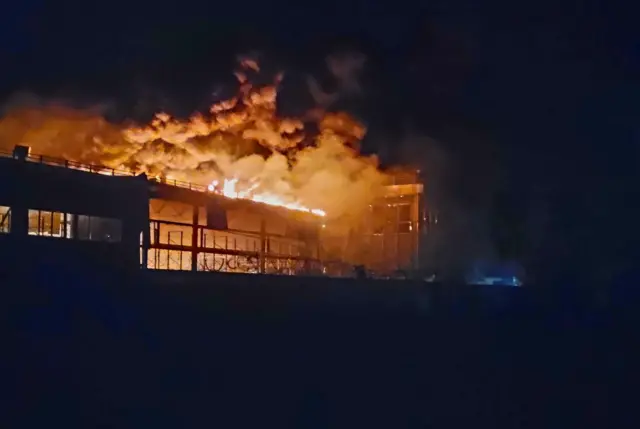 Пожар после ракетного удара по торговому центру в Одессе