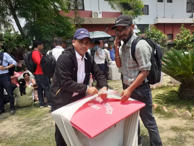 निर्वाचन सामग्री