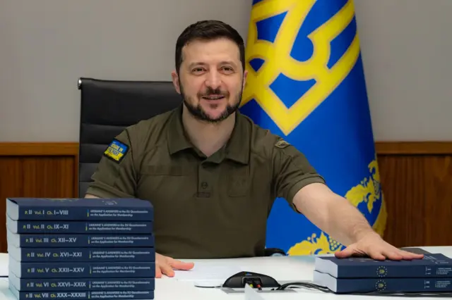 Зеленский заполнил анкету