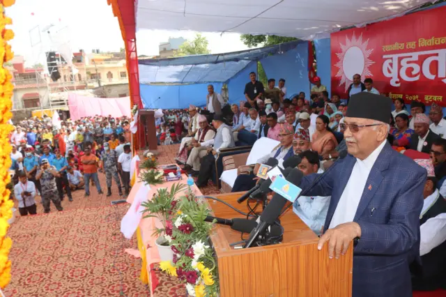 नेकपा एमालेका अध्यक्ष केपी शर्मा ओली रूपन्देहीको बुटवलमा आयोजित एउटा सभामा सम्बोधन गर्दै