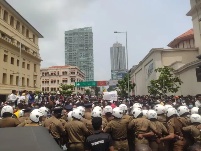இலங்கை போராட்டம்