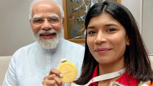 नरेंद्र मोदी के साथ निखत जरीन