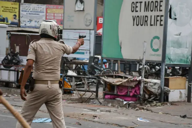 पुलिस फायरिंग