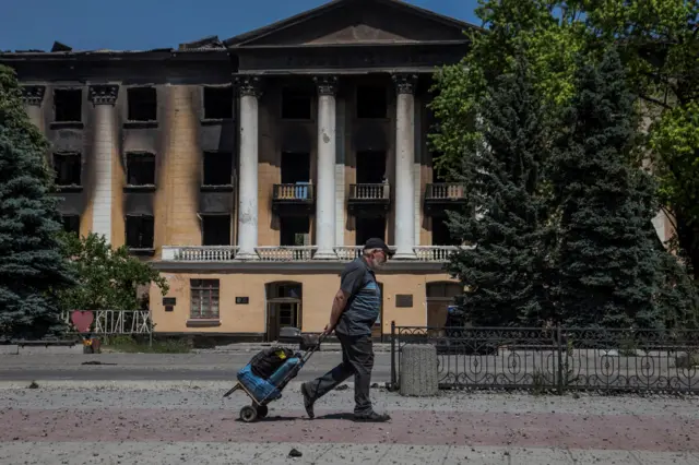 Так сейчас выглядит Лисичанский государственный горно-индустриальный колледж