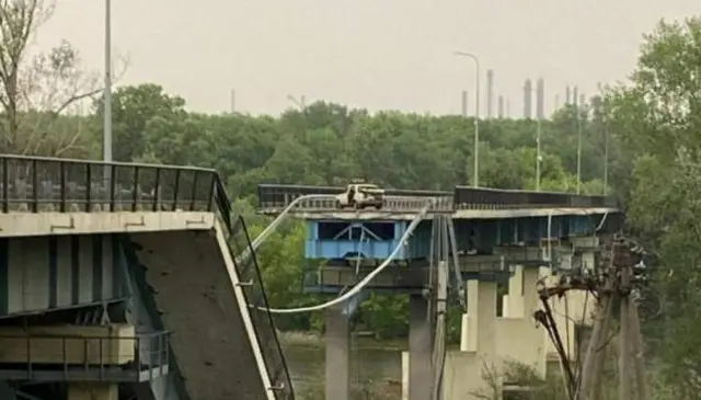 Один из разрушенных мостов